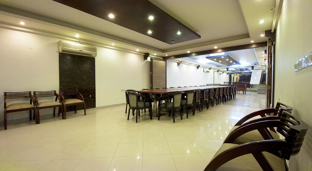 Hotel Comfort Zone Greater Kailash New Delhi Exterior photo