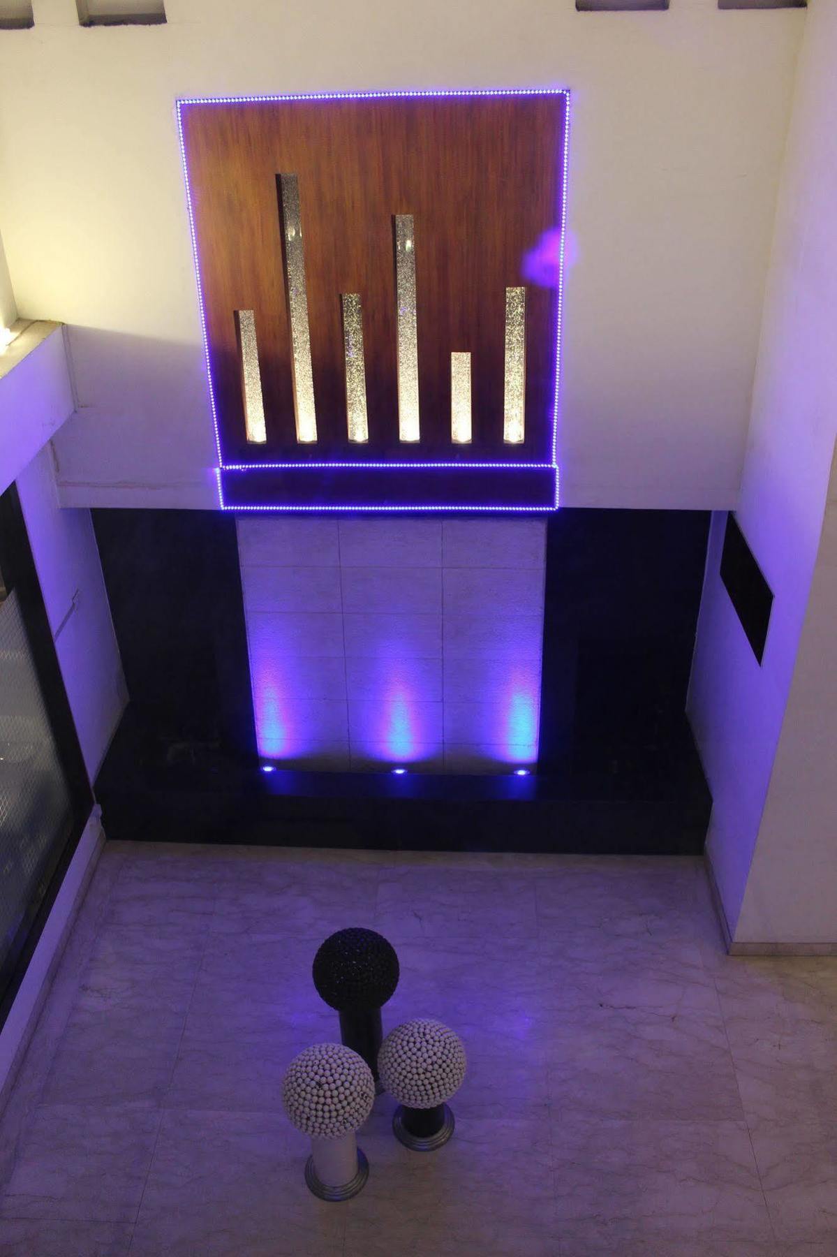 Hotel Comfort Zone Greater Kailash New Delhi Exterior photo